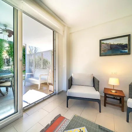 Two-bedroom In - Aquarius Apartment *